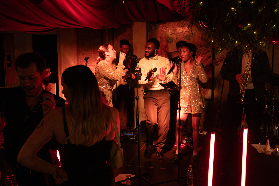 Live Bands & Performers